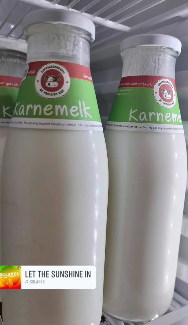 Karnemelk van de Vrolijke koe
